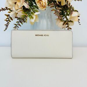 Michael Kors Jet Set Travel Large Logo Quarter-Zip Wallet LT Cream